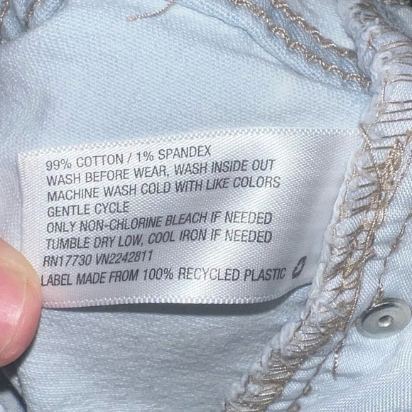 Wild Fable Light Wash Full Button Fly Raw Hem Shorts Size 18 - Picture 5 of 8